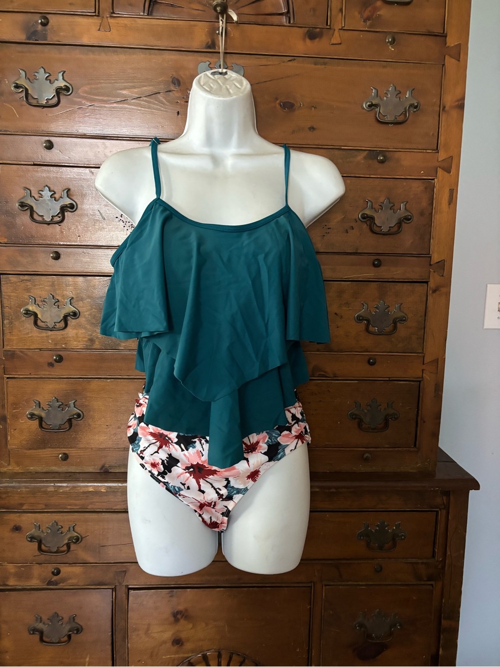 (A311) Woman's Two Piece Swimsuit Green Top Floral Bottom Size M